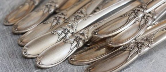 Jak wyczyścić sztućce ze srebra ? Domowe sposoby przywrócenia pięknego wyglądu srebrnym sztućcom - Porady Żabki